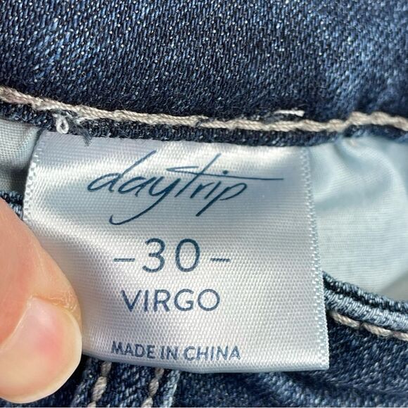 Daytrip Virgo Capri Jeans Women’s 30X24 Blue Straight Mod-Rise Dark Denim - Picture 7 of 13